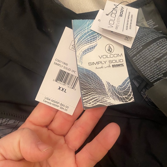 New volcom one piece black / reversible swim suit - Picture 4 of 6